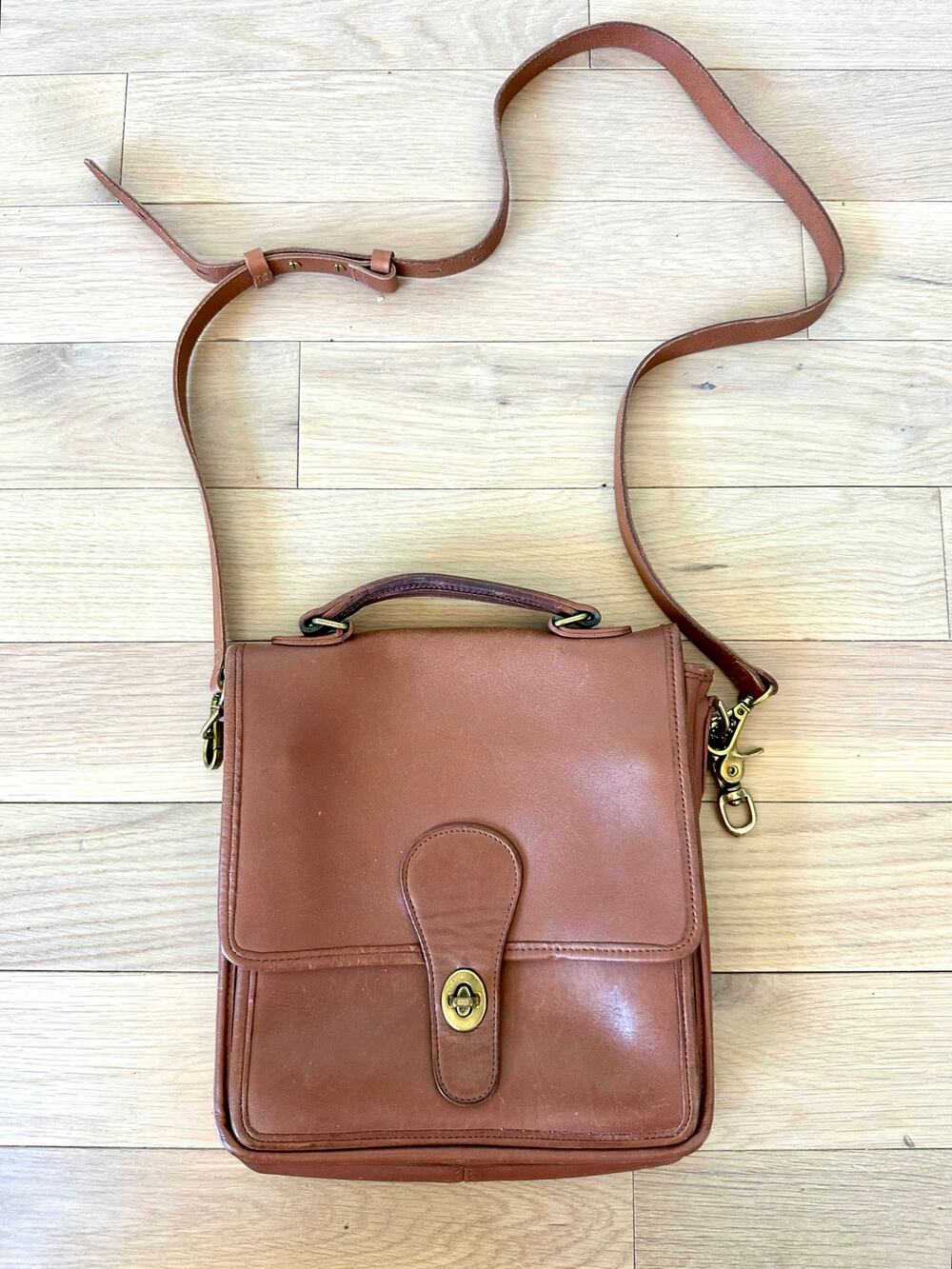 Vintage Coach Station Bag 5130 Brown Crossbody / OS